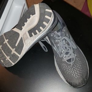 Mens running shoes